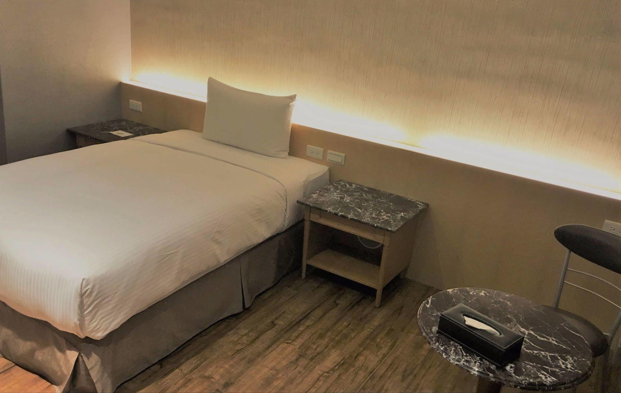 Simple Life Kaohsiung Hotel Ngoại thất bức ảnh