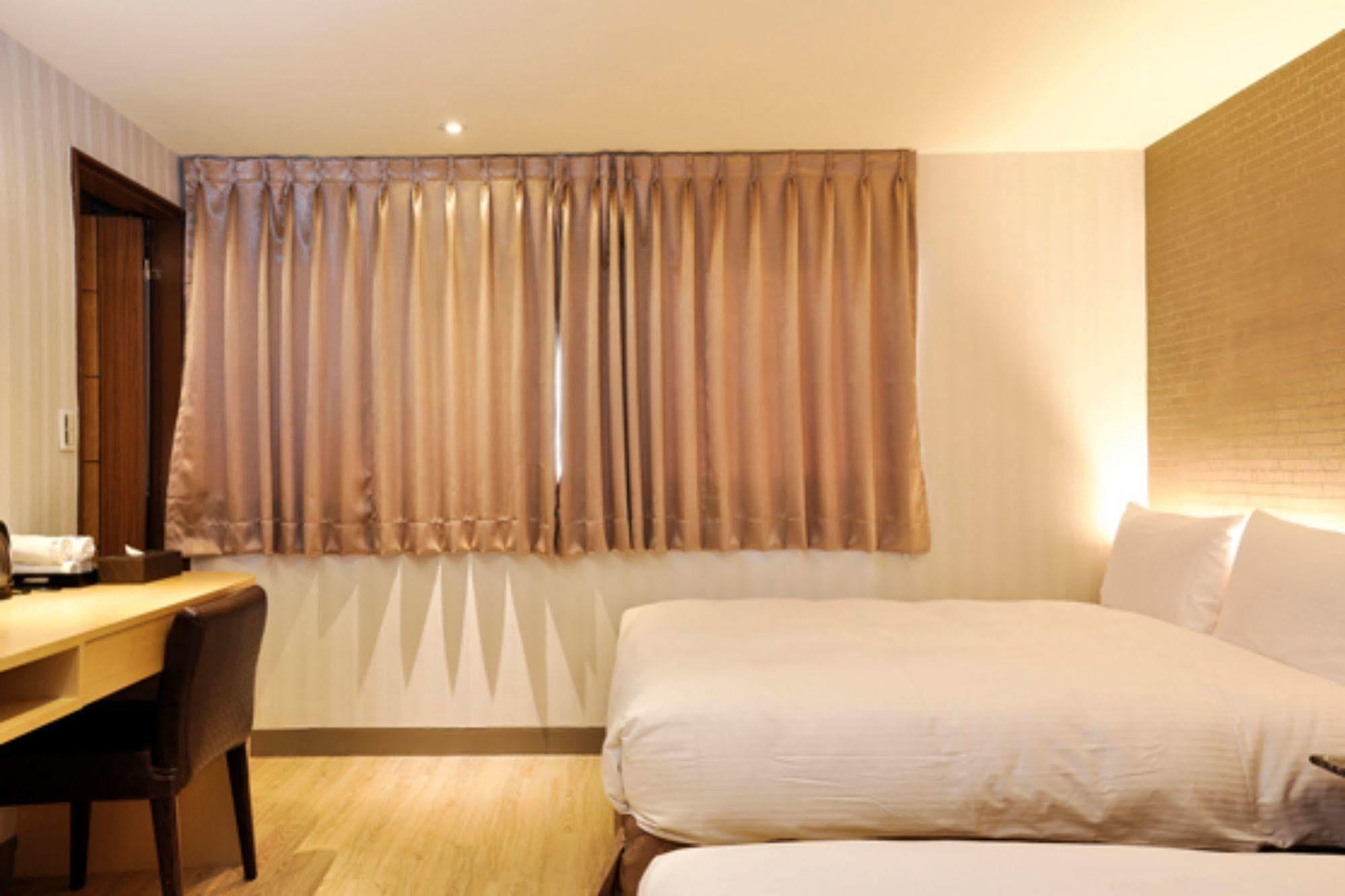 Simple Life Kaohsiung Hotel Ngoại thất bức ảnh